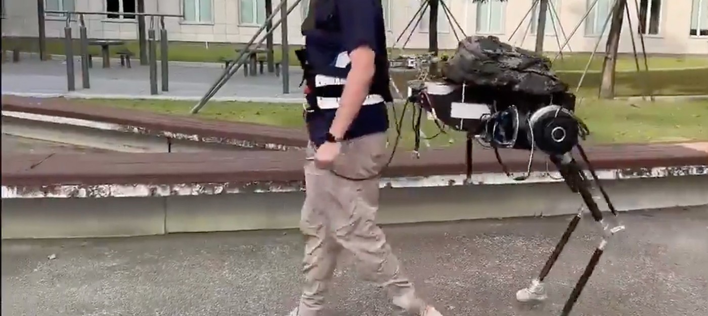 Chinese engineers built a centaur robot that straps to your back and walks behind you on two legs