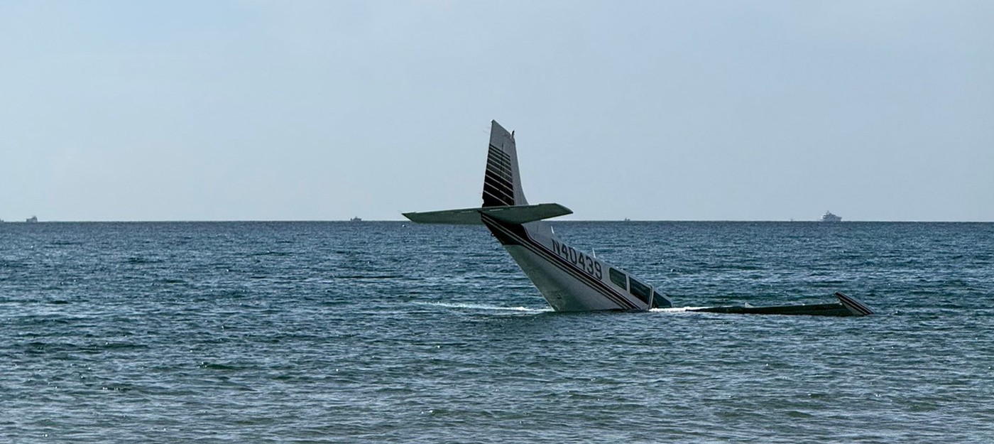 Female pilot lands plane in the Atlantic Ocean off Florida coast and swims away without a scratch