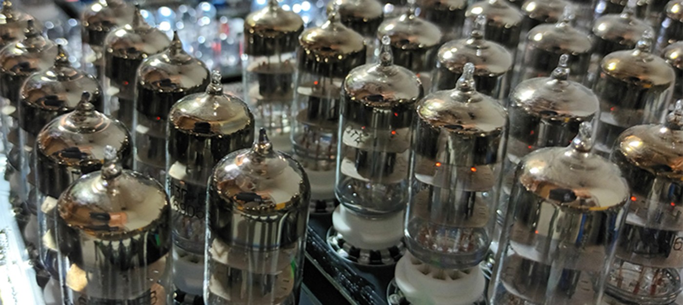 Enthusiast built an 8-bit computer with 460 vacuum tubes that needs 15 minutes to warm up