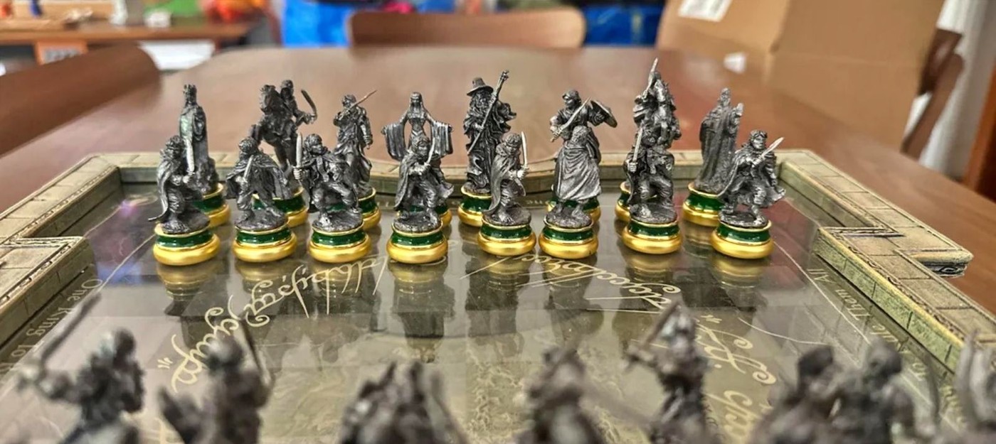 An old number from the Lord of the Rings DVD led a fan to a 2001 chess set