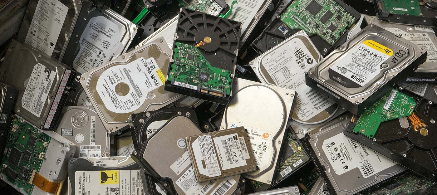 A UK redditor flew to New York to buy ten hard drives and saved nearly £3,000