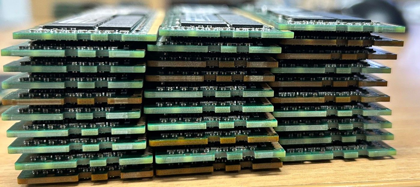 30 DDR4 64GB RAM sticks worth $10,000 found in garage – leftovers from a decommissioned server