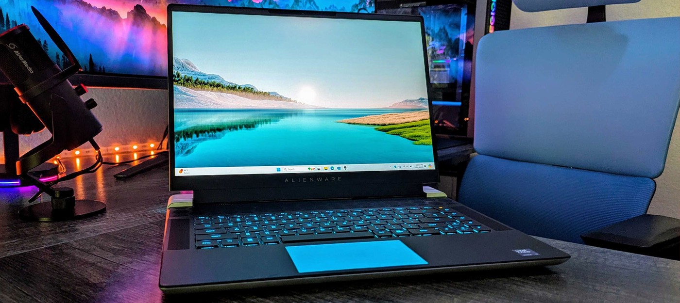 Power connector on the side of MSI gaming laptop makes no sense at all