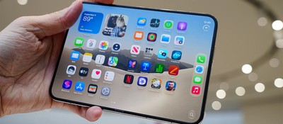iPhone Duo hands-on impressions – 7.6-inch screen, under-display camera, and a fold in the center