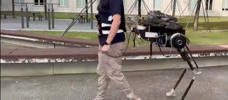 Chinese engineers built a centaur robot that straps to your back and walks behind you on two legs
