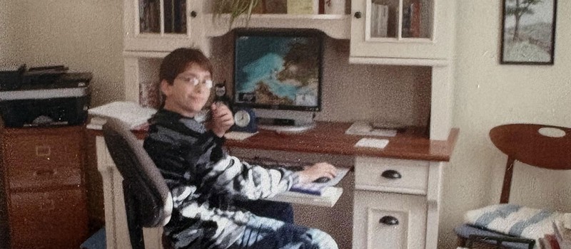 A longtime Civ fan shared an old photo of himself playing Civilization 3 and triggered a wave of nostalgia