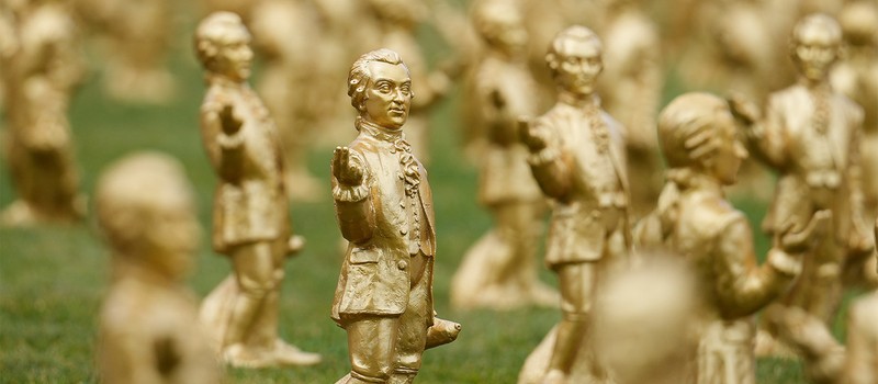 In Salzburg, more than 200 golden Mozart statues were stolen in a month