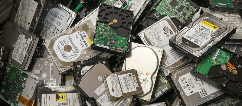 A UK redditor flew to New York to buy ten hard drives and saved nearly £3,000
