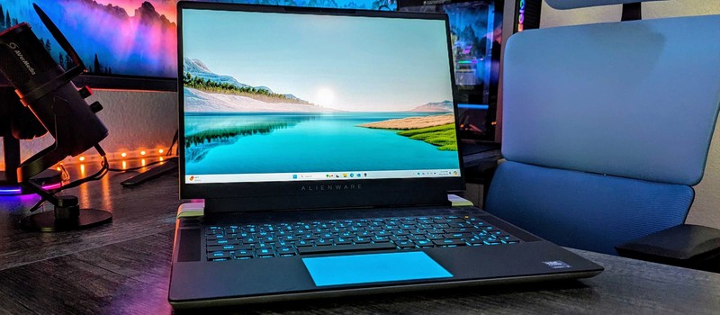 Power connector on the side of MSI gaming laptop makes no sense at all